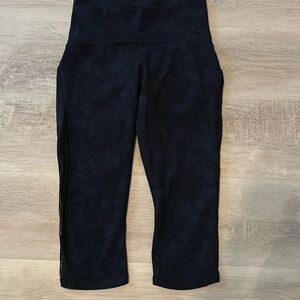 LULULEMON Black/Blue Camouflage Capris Leggings, size 6